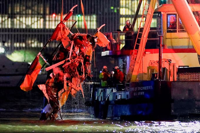 Vsi so umrli: V New Yorku v reko strmoglavil helikopter, v njem je bila družina direktorja španske podružnice Siemensa