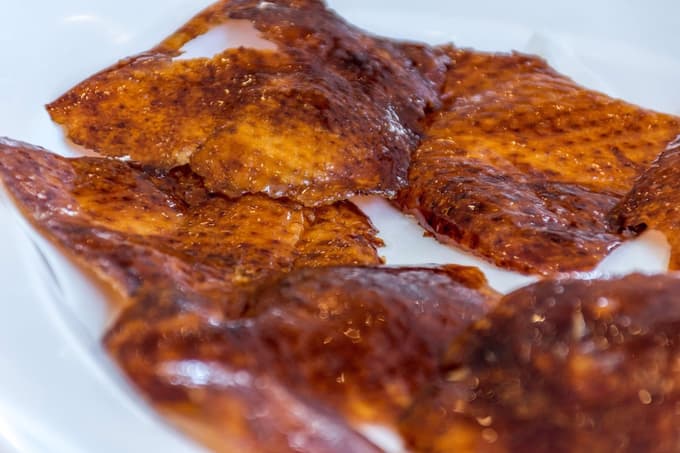 Ni bila raca: Inšpekcija zaprla znano kitajsko restavracijo, potem ko je postalo jasno, kakšno meso so v resnici stregli