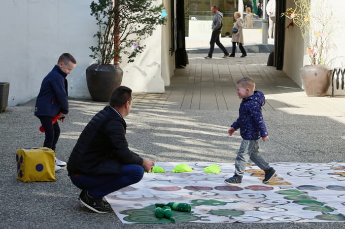 Otroci so se v Vetrinjskem dvoru lahko pridružili tudi igram zavoda Mars.