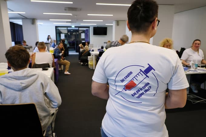 V letu 2022 je bilo proti KME cepljenih približno 40 odstotkov odraslih