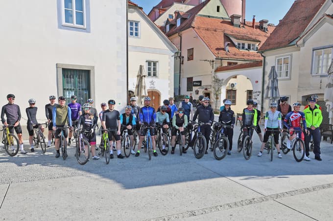 Sezona kolesarjenja je odprta – s pomembnim sporočilom kofirajderjev in mariborskih policistov