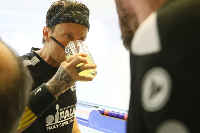 Požirek po končanem maratonu je bil dobrodošel.