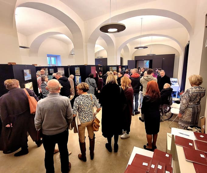 Odprtje razstave je bilo dobro obiskano.