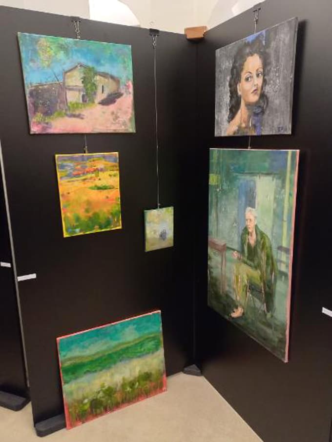 V Vetrinjskem dvoru na ogled razstava slik 36 ljubiteljskih slikarjev