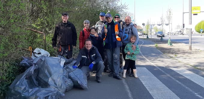 Prostovoljci na lanski čistilni akciji Moji odpadki, moja skrb