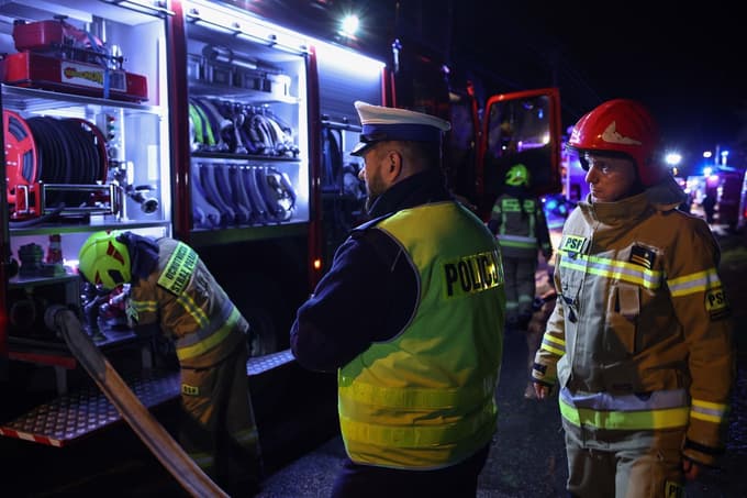 (FOTO) Požar v hostlu na Poljskem terjal najmanj pet življenj, lastnik ni imel niti dovoljenja za obratovanje
