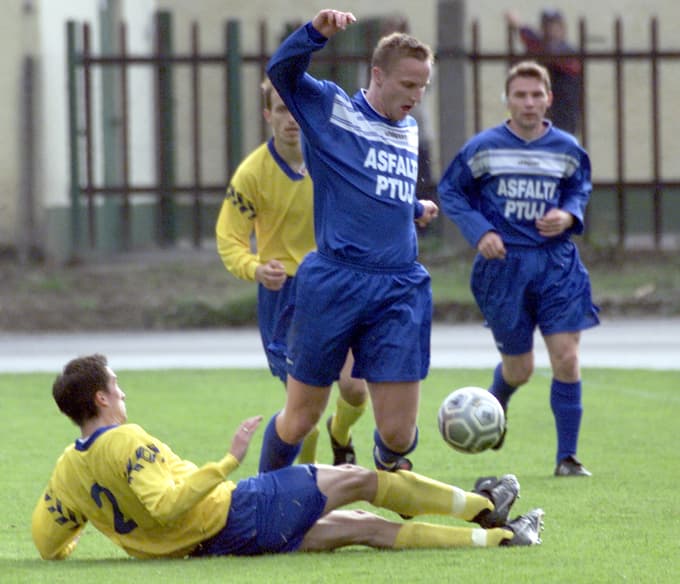 Damjan Vogrinec (v modrem dresu) v igralskih časih 