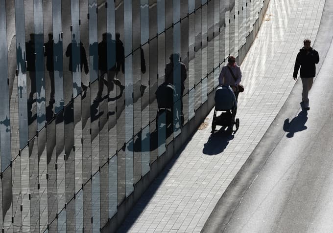 (POGLED) Kolumna Dejana Verčiča: Koliko so vredni naši starši?
