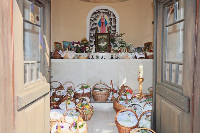 (FOTO) Priprave na največji krščanski praznik: Kako so v okolici Maribora blagoslovili velikonočne jedi