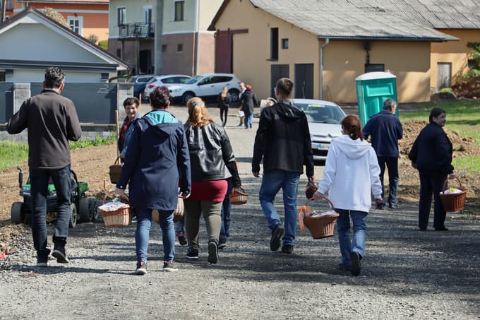 (FOTO) Priprave na največji krščanski praznik: Kako so v okolici Maribora blagoslovili velikonočne jedi