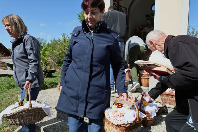 (FOTO) Priprave na največji krščanski praznik: Kako so v okolici Maribora blagoslovili velikonočne jedi