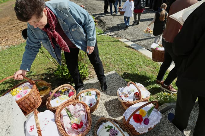 (FOTO) Priprave na največji krščanski praznik: Kako so v okolici Maribora blagoslovili velikonočne jedi