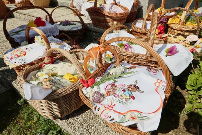 (FOTO) Priprave na največji krščanski praznik: Kako so v okolici Maribora blagoslovili velikonočne jedi