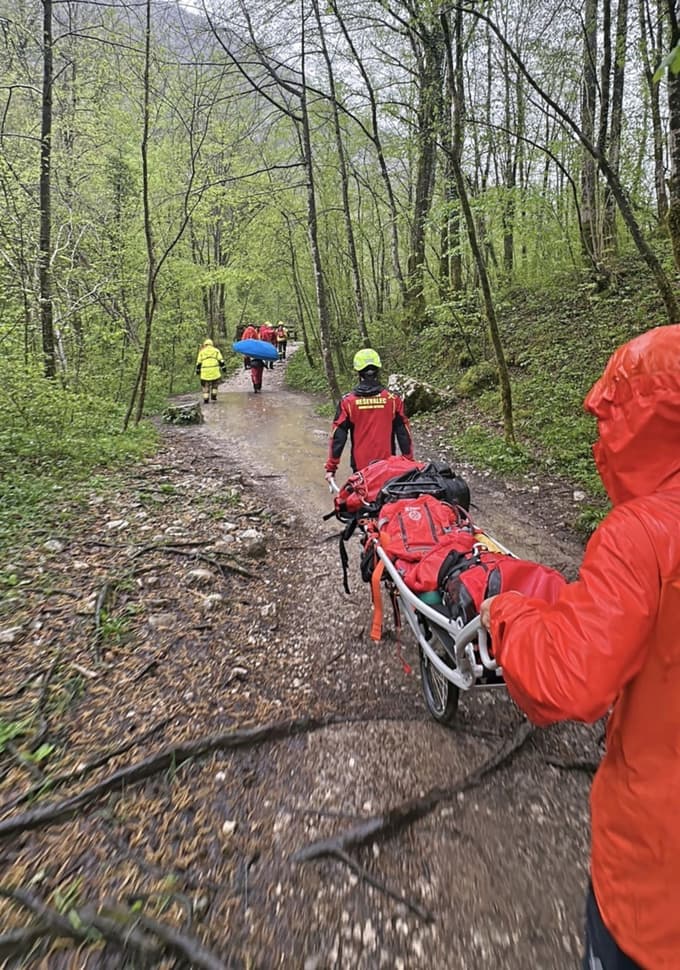 Španec je bil vidno prezebel.