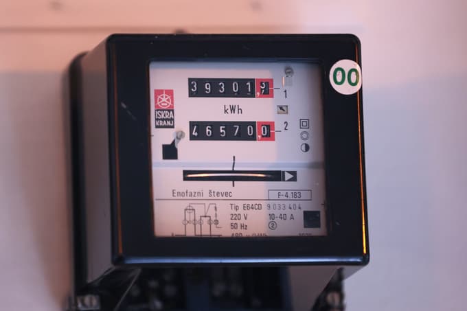 Električna energija v svetu, ki potrebuje vedno več: Koliko bo stala prihodnost?