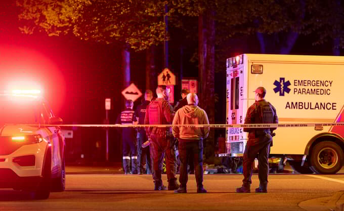 Našli naj bi tudi mrtvega napadalca.