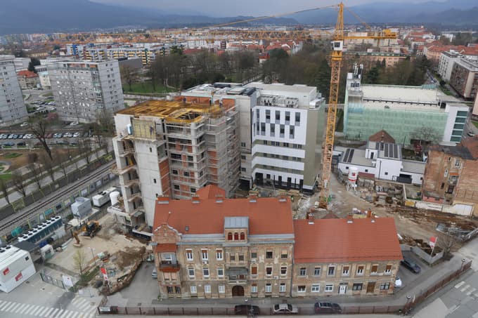 Saga z odkupom Masarykove se zaključuje, dogovor morajo skleniti le še z enim lastnikom, ki zdaj čaka na novo cenitev svojih dveh stanovanj. 