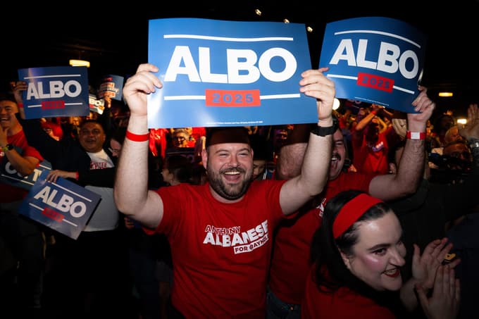 Na volitvah v Avstraliji si je premier Albanese zagotovil nov mandat