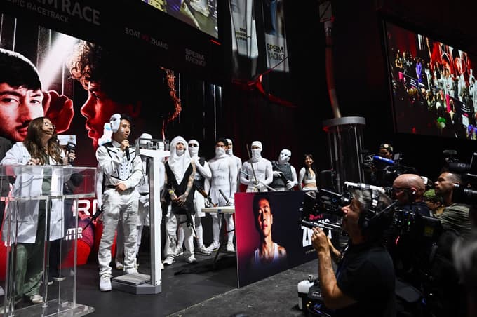 (FOTO in VIDEO) Dirka semenčic: Svet je dobil prvega zmagovalca zelo nenavadne dirke