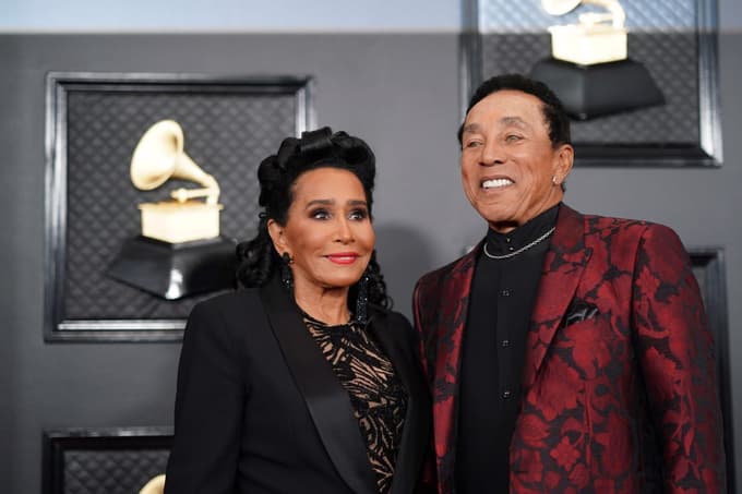 Šikanirane in spolno zlorabljene več kot 20-krat: Hišne pomočnice s tožbo nad zvezdnika in njegovo nesramno ženo