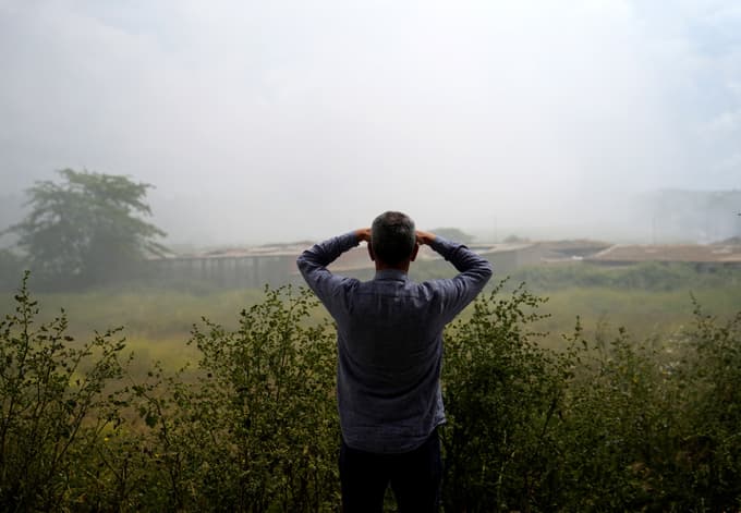 (FOTO in VIDEO) Strupeni oblak: V Kataloniji 160.000 ljudi pozvali, naj ostanejo v zaprtih prostorih