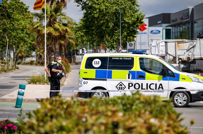 (FOTO in VIDEO) Strupeni oblak: V Kataloniji 160.000 ljudi pozvali, naj ostanejo v zaprtih prostorih