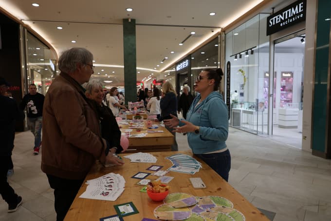 (FOTO) Medicinske sestre danes v Europarku ponujajo meritve, preglede, nasvete
