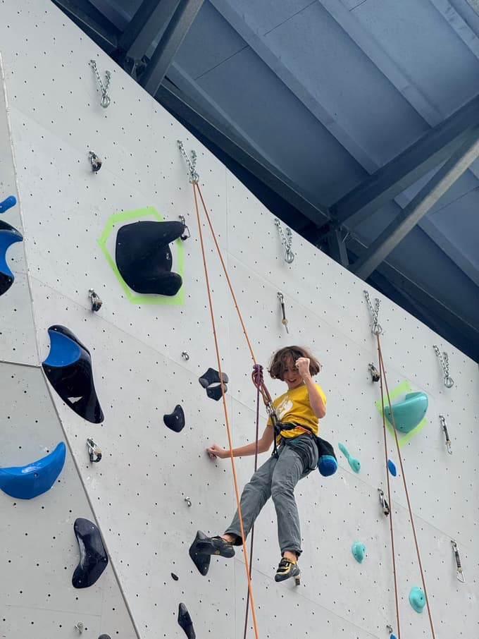 Plezanje na Prevaljah: Pod črto Vzhodne lige drugo mesto koroških plezalcev, veselijo se že državnega prvenstva