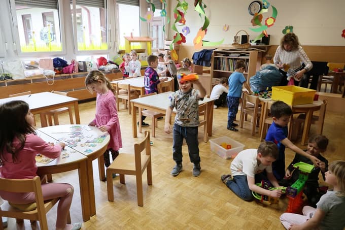 Maribor pred novim valom podražitev: Koliko dražja bi lahko bila oskrba v vrtcih in koliko višji bi bili zneski na položnicah za starše?