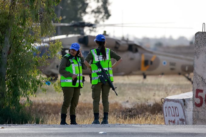 (FOTO) Hamas izpustil izraelskega vojaka z ameriškim državljanstvom, zadnjega preživelega ameriškega talca