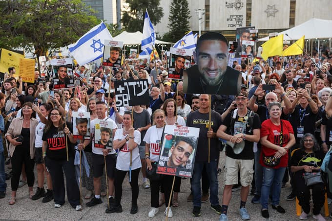 (FOTO) Hamas izpustil izraelskega vojaka z ameriškim državljanstvom, zadnjega preživelega ameriškega talca