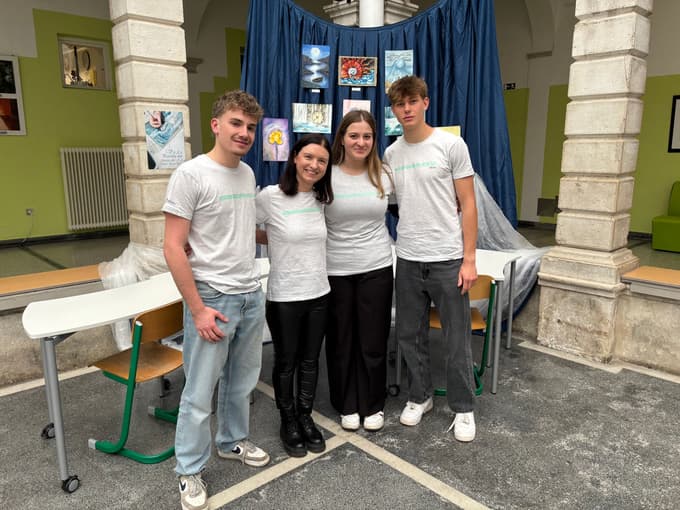 Mentorica, ki zna navdihniti – profesorica Petra Klima s svojimi dijaki.