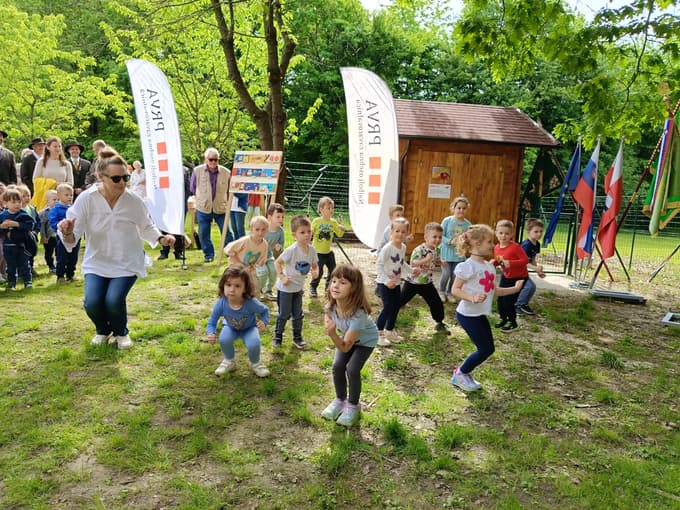 učni čebelnjak, OŠ kamnica, čebelarsko društvo Kamnica-Bresternica, čebele, otvoritev