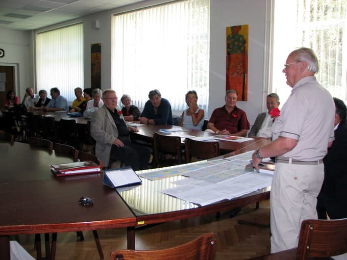 12. september 2011 - Ravne, srečanje maturantov iz leta 1961, 50. obletnica mature, pozdrav takratnega razrednika Toneta Golčerja (tags: Regije - Ponedeljek - 12092011 - REGIJ08)