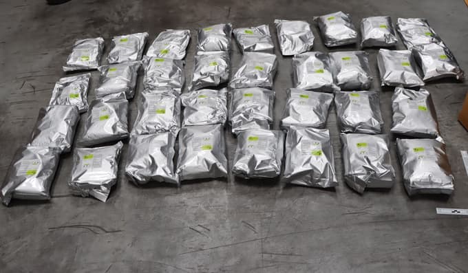 (FOTO) Tajski čaj? Sežanski cariniki odkrili več kot 900 kilogramov konoplje