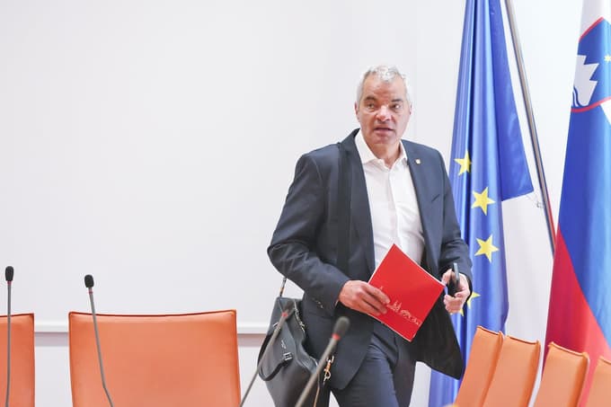 Maribor - Mestna občina Maribor - MOM - Politika - Novinarske konference - Srečanje z novinarji pred torkovo sejo mestnega sveta Mestne občine Maribor, na katerem so sodelovali mariborski župan Saša Arsenovič, direktor javnega podjetja Energetika Maribor Jože Hebar, Ranko Šmigoc in Lidija Ferk - Občine - Podjetja -