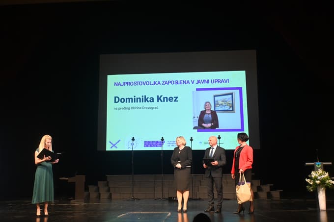 Naj prostovoljka v javni upravi Dominika Knez iz občine Dravograd