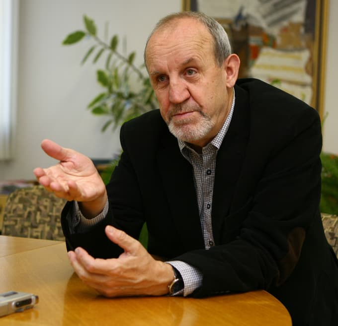 Klinični psiholog France Aco Prosnik je bil varuh bolnikovih pravic med letoma 2010 in 2019, nasledil je prvo mariborsko varuhinjo, Majdo Žezlino