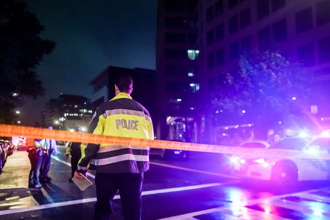 (FOTO) Pred muzejem ubit mladi par, ki je bil tik pred zaroko