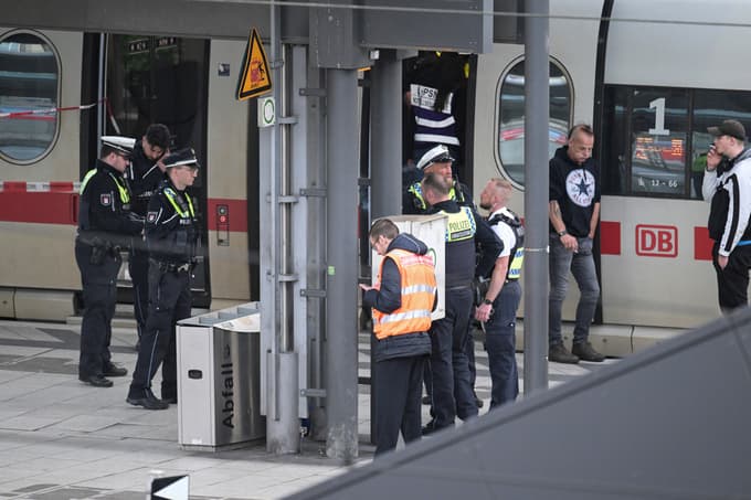 (FOTO) V napadu z nožem v Hamburgu ranjenih dvanajst ljudi. Osumljenka pridržana, motiv neznan