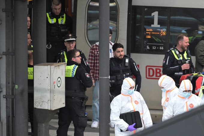 (FOTO) V napadu z nožem v Hamburgu ranjenih dvanajst ljudi. Osumljenka pridržana, motiv neznan