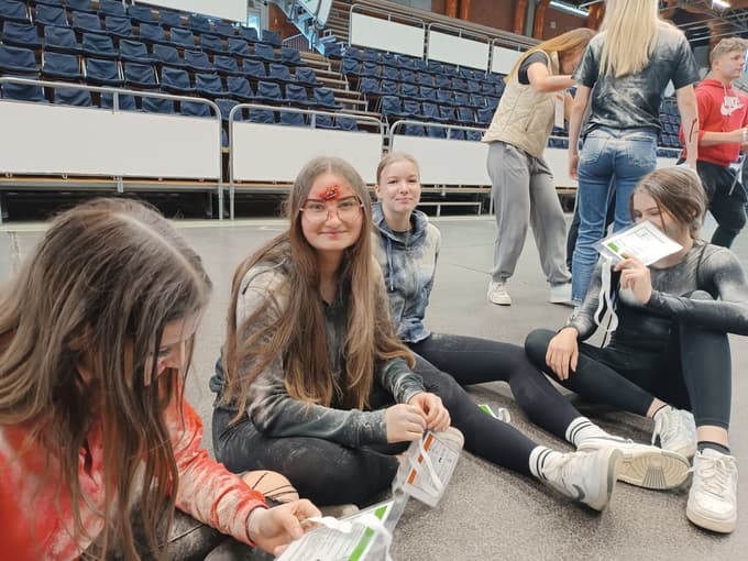 (FOTO) Reševali opečene z žveplovo kislino, iskali potopljence, gasili požar v plinarni