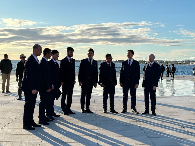 komorni zbor - promenadni koncert - Mednarodno tekmovanje pevskih zborov Zadar 2025.