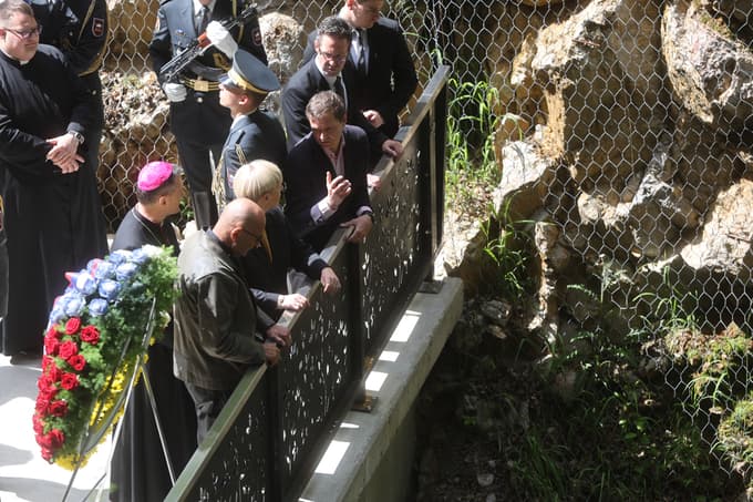 Tako predsednica republike kot predsednik Slovenske škofovske konference sta za dostojen pokop vseh.