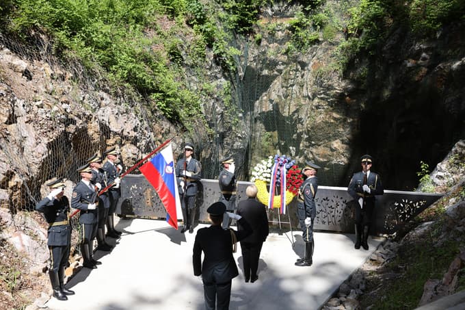 Poklon žrtvam pod Macesnovo gorico Nataša Pirc Musar
Categories: Politika
29/05/2025
Primož Lavre