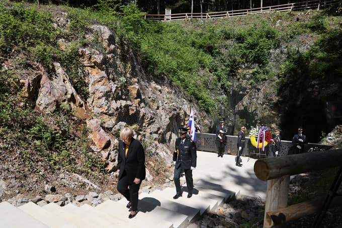 (FOTO) Predsednica republike se je poklonila žrtvam povojnih pobojev v Kočevskem rogu