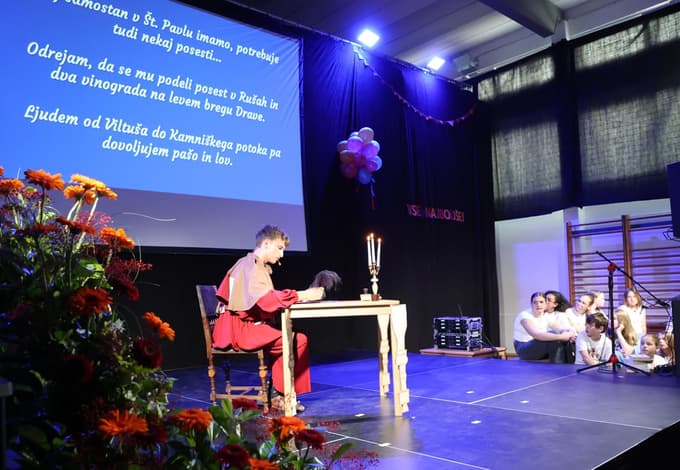 Maribor - Kamnica - Osnovna šola - Osnovna šola Kamnica v letošnjem letu obeležuje 50 let predajanja znanja, 225 let šolstva v Kamnici. Ob tej priložnosti vas vljudno vabimo na šolsko prireditev, ki bo obeležila ta pomemben jubilej.