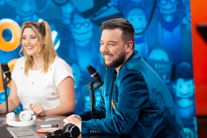 Brez dlake na jeziku: V oddaji Z Jasno in glasno nocoj na Veseljaku tudi večerovec