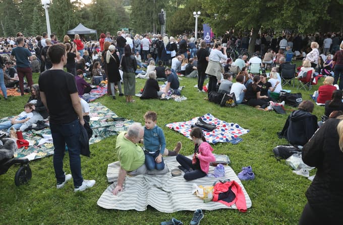 Nekateri si naredijo pravi piknik.