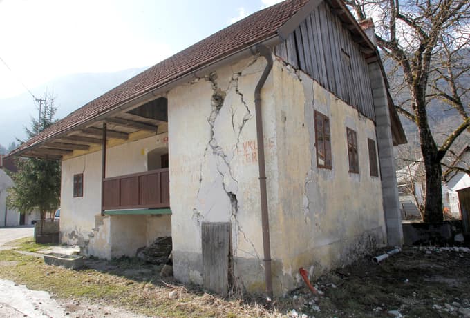 V Sloveniji so se najhuje tla zatresla v Posočju leta 1976.